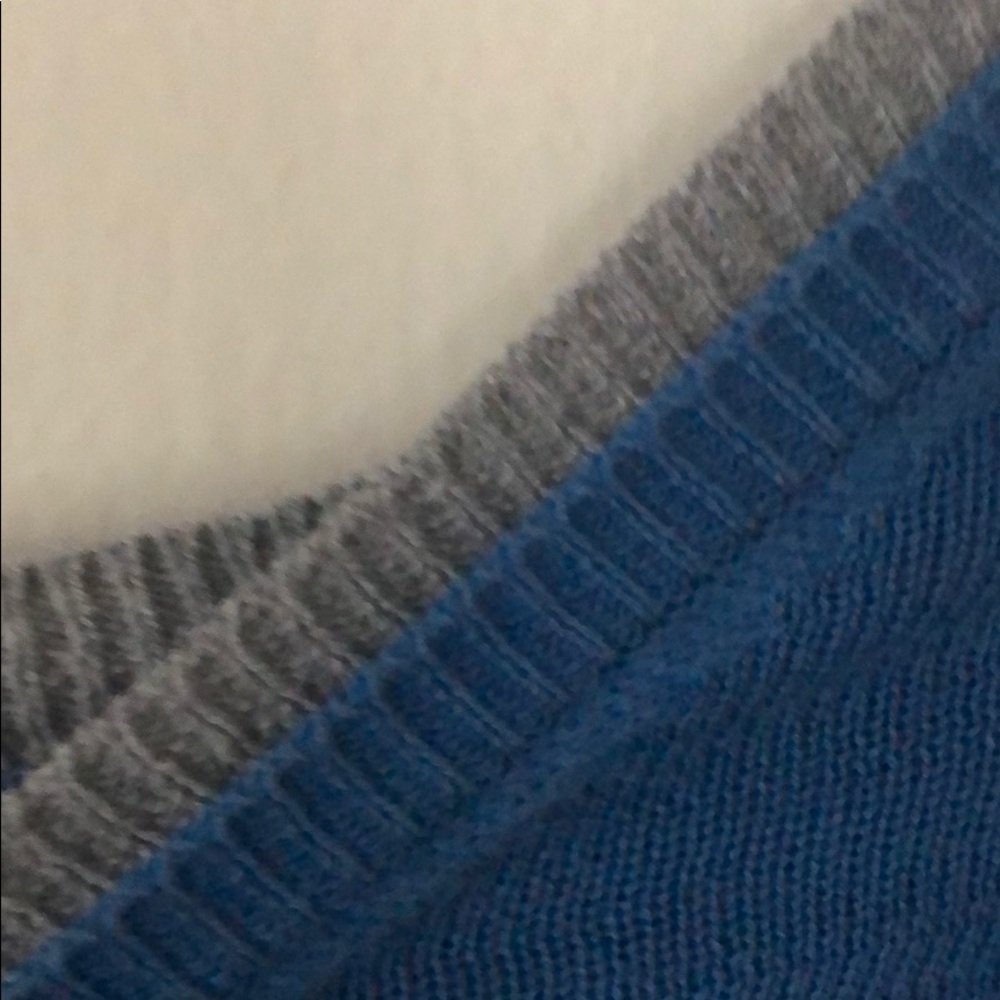 Blue sweater - Picture 2 of 3